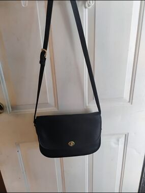 Vintage Coach Black City Bag with Gold-Tone Zipper. Made In America. C4c9790